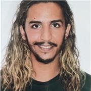 Maestro de Educación Primaria, especialidad Educación Física. Me defino como una persona activa y resolutiva.